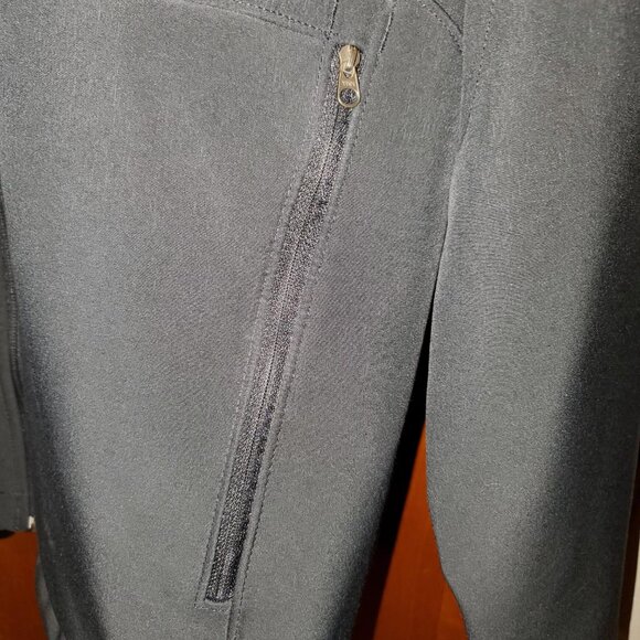 Men's Waterproof North Face Jacket - Size Large - Picture 5 of 8